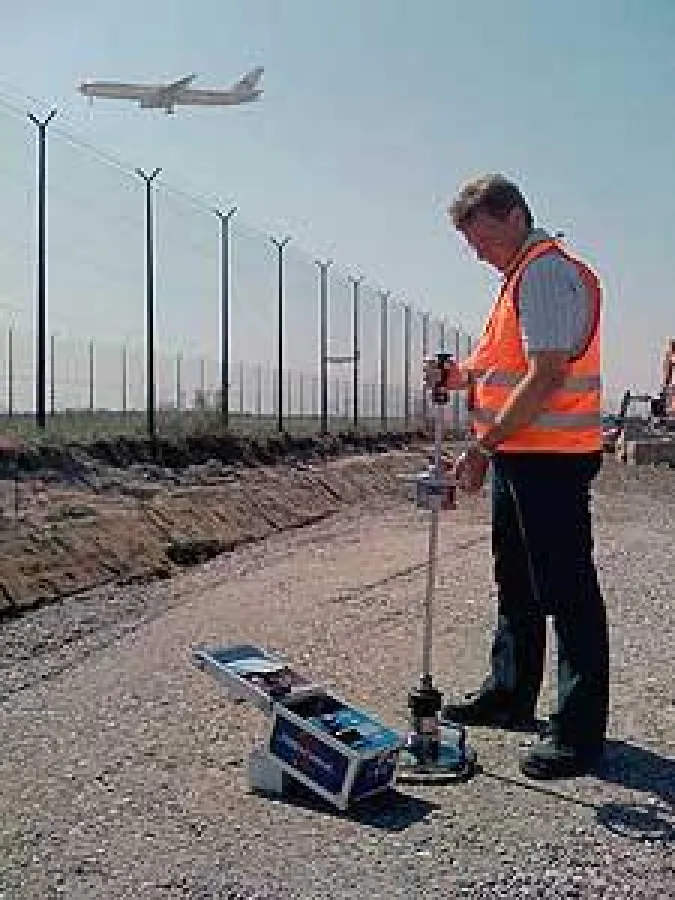 Das TERRATEST 3000 GPS hat große Vorteile im Einsatz bei laufendem Flugbetrieb, hier Flughafen Frankfurt am Main