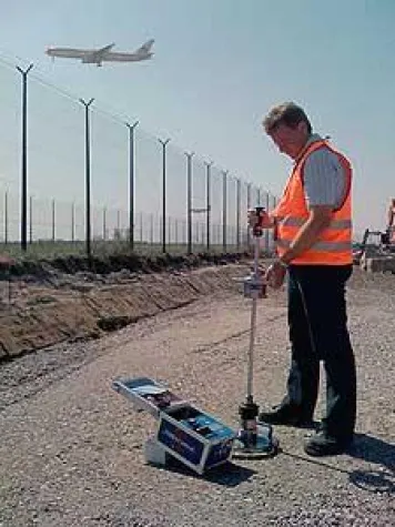 Bild: Das leichte Fallgewicht – optimal im Flughafenbau