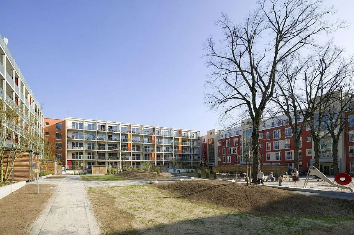 Der Sophienhof in Frankfurt am Main ist mit 149 Wohnungen und 14.767 Quadratmetern Wohn- und Nutzfläche das größte Passivhaus der Welt. Bild: Sto AG / Axel Stefan Fotodesign
