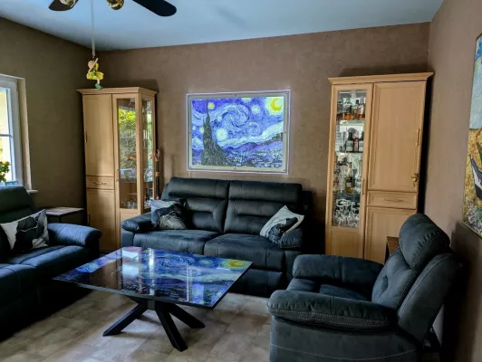 Bild: MARAMORE: Kunst erstrahlt in neuem Licht – LED-Leuchtrahmen für Fotos und Kunstwerke jetzt verfügbar