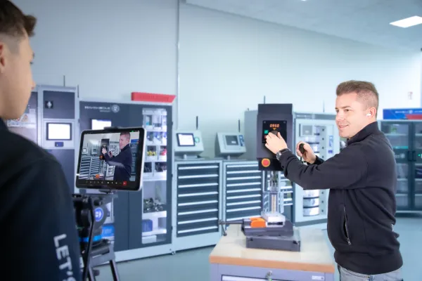 Bild: Online-Vorführung bei HAHN+KOLB