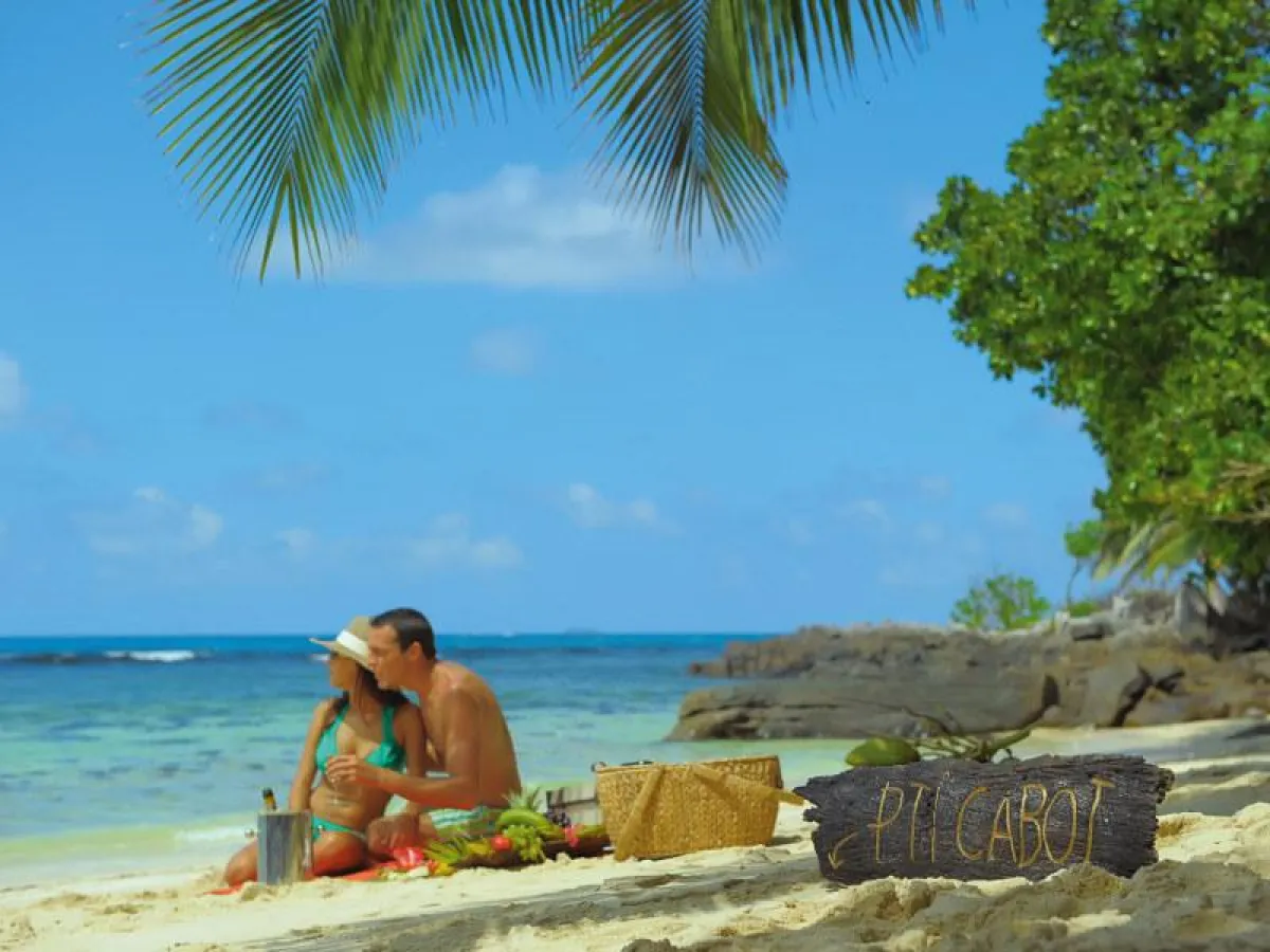 Champagner-Picknick am Strand des Sainte Anne Resort & Spa