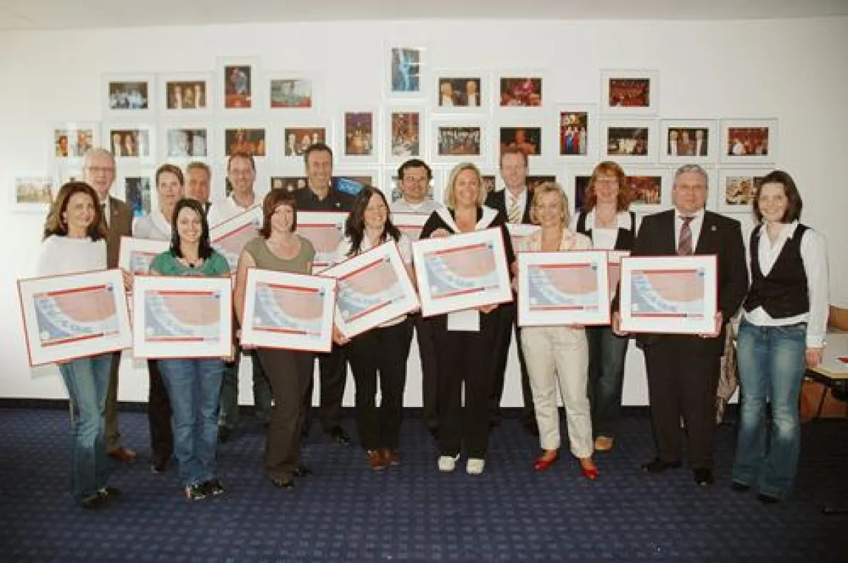 Die 15 erfolgreichen Absolventen des Ausbildungsganges