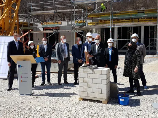 Bild: Grundstein für innovatives Wohnkonzept für Senioren gelegt!