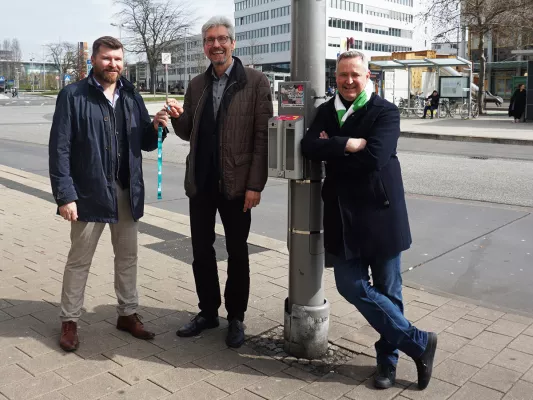 Spielerische Entsorgung von Zigarettenstummeln in der Innenstadt Bild: Spielerische Entsorgung von Zigarettenstummeln in der Innenstadt