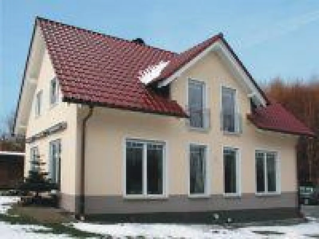 Einfach märchenhaft: Massives Ziegelmauerwerk schützt im Winter vor Frost und Kälte (Bild: UNIPOR, München).