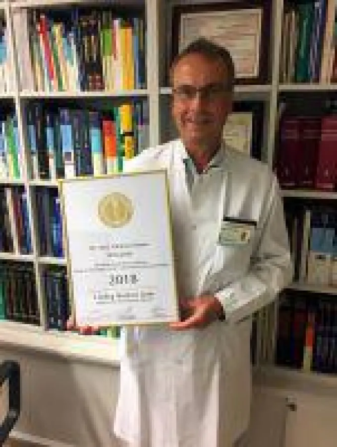 Dr. Kumm erhält Siegel 2018 für großartige medizinische Leistung