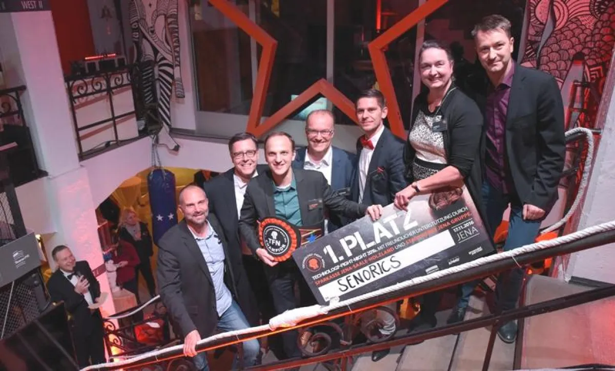 Der TFN-Champion 2016 mit den Sponsoren