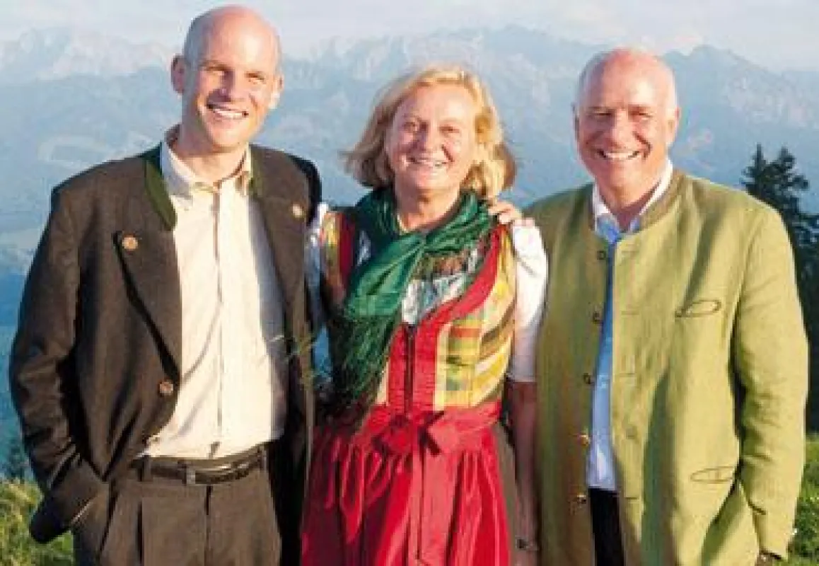 Generationswechsel im Familotel Allgäuer Berghof. Christian Neusch mit seinen Eltern Margrit und Hannes Neusch