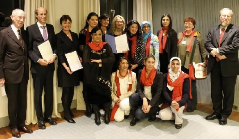 Bild: Zwei Ehrungen für Völkerverständigung und Integration