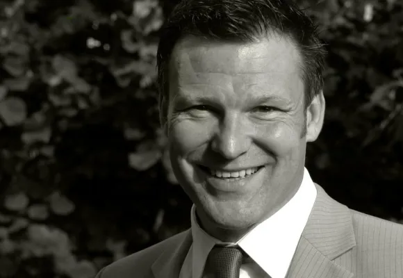 Bild: Handyverbot zulässig - Arbeitgeber können die Nutzung privater Mobiltelefone während der Arbeitszeit verbieten