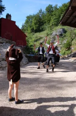 Halbzeitfest mit Besucherrekord - Am Wochenende weit über 2000 Zuschauer im Naturtheater Hayingen Bild: Halbzeitfest mit Besucherrekord - Am Wochenende weit über 2000 Zuschauer im Naturtheater Hayingen