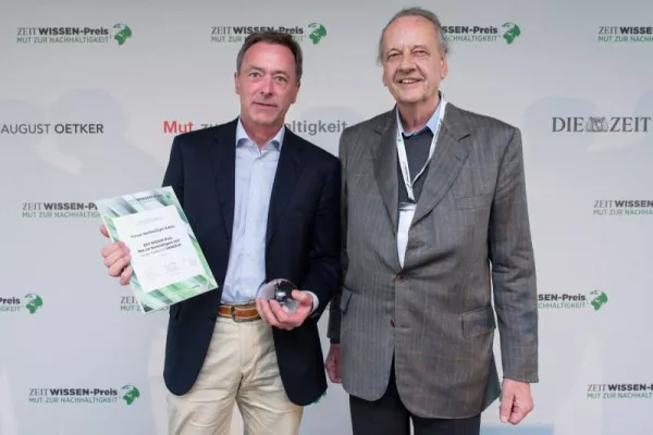 Bild: Forum Nachhaltiger Kakao mit Nachhaltigkeitspreis ausgezeichnet