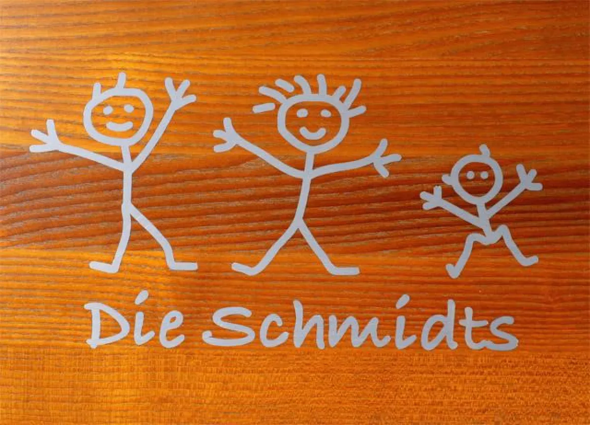 Treppenstufe mit Intarsie aus Edelstahl