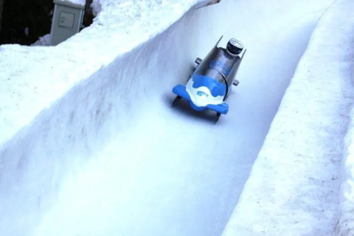 Bild: Allein im Eiskanal