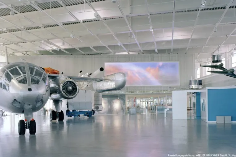 Bild: Neue Medien im Dornier Museum Friedrichshafen: inspire LED setzt Luftfahrtgeschichte in Szene