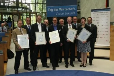 Bild: 100.000 Euro Preisgeld im alten Bundestag übergeben - KYOCERA-Umweltpreis 2010 geht an SkySails