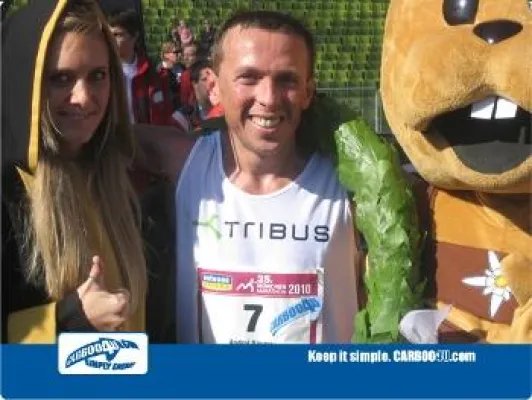 Bild: Carboo4U-Läufer Andrej Naumov gewinnt München Marathon 2010