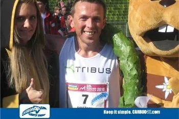 Bild: Carboo4U-Läufer Andrej Naumov gewinnt München Marathon 2010