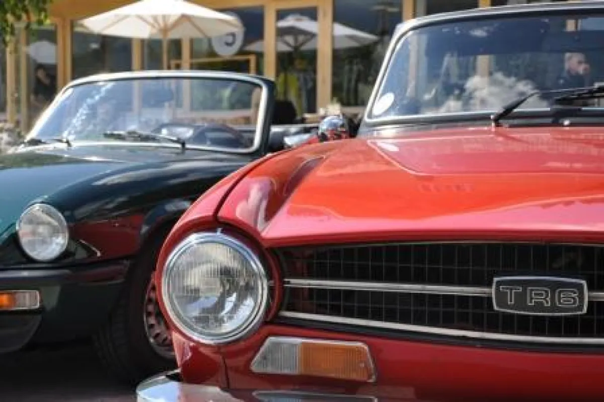 HUBERTUS Alpin Lodge & Spa bietet Oldtimertouren mit Panoramablick