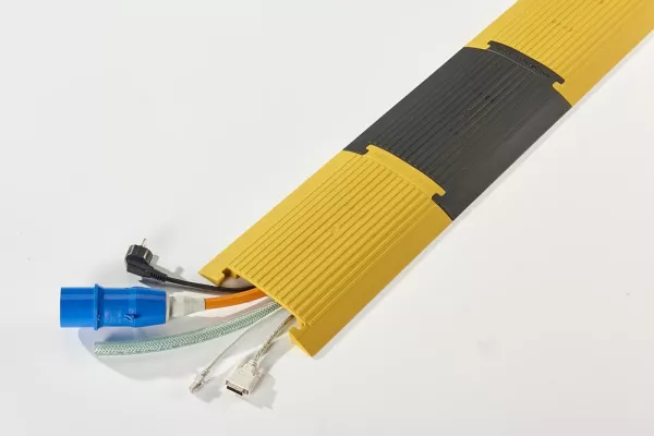 Bild: A+A Messenachlese: Mit Serpa SafetyCover Gefahrenstellen einfach kurzfristig absichern