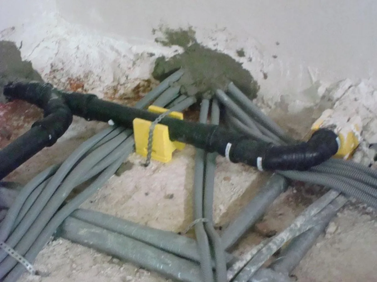 Gut abgedichtete Elektro- und Installationsleitungen sind sehr wichtig für eine dichte Gebäudehülle