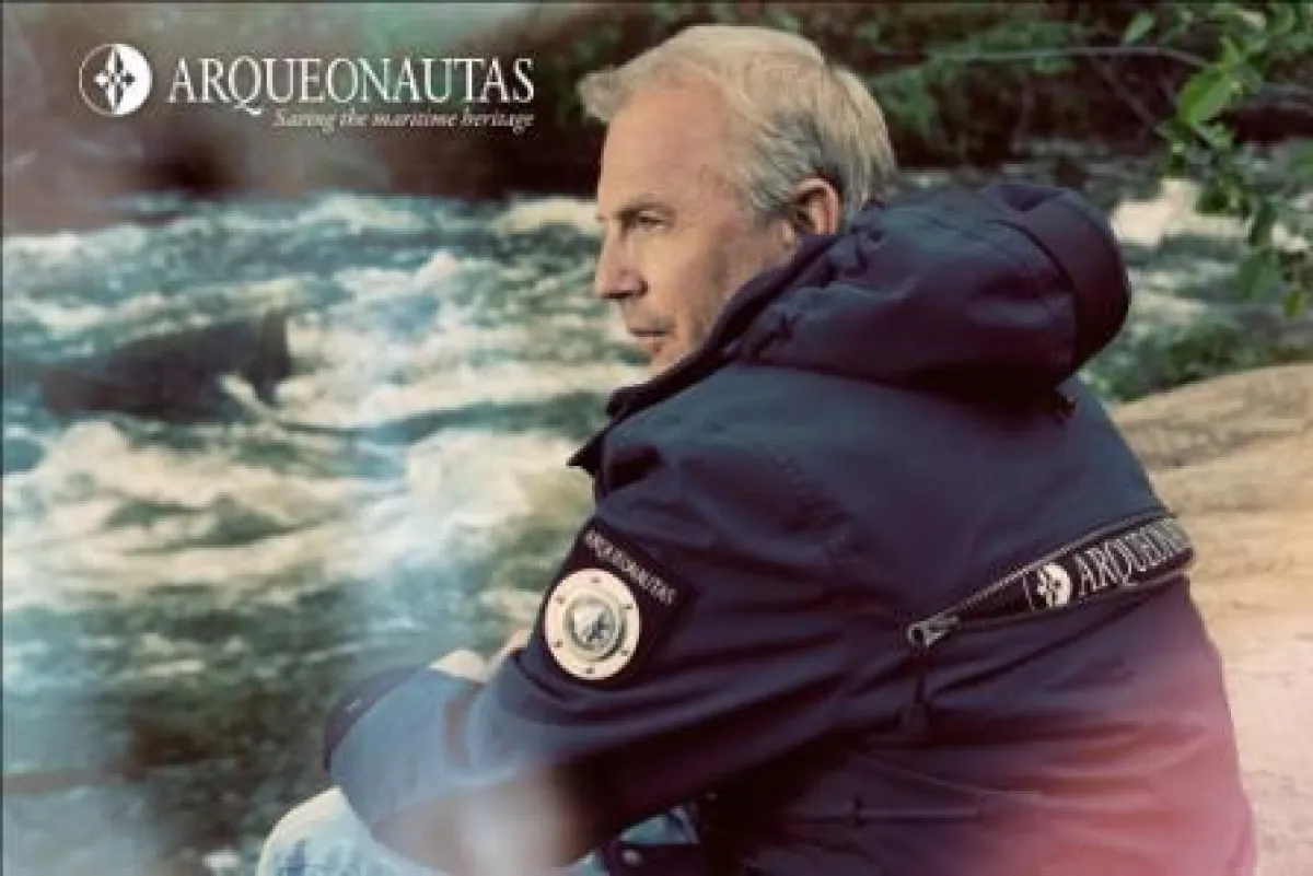 Kevin Costner zeigt die aktuelle ARQUENAUTAS Herbst/Winter Kollektion