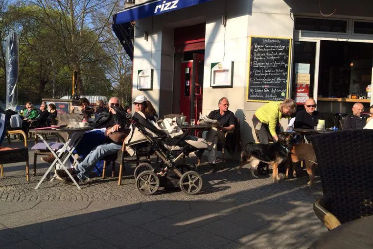 WM im Biergarten mitten in Kreuzberg Graefekiez Bild: WM im Biergarten mitten in Kreuzberg Graefekiez