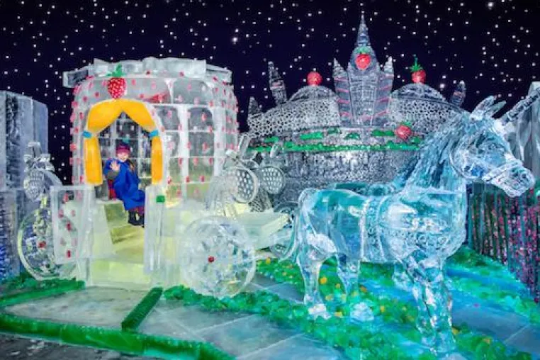 Bild: 4. Eiswelt Elstal: Deutschlands größte Eisfigurenausstellung lockt ins Erdbeerkönigreich