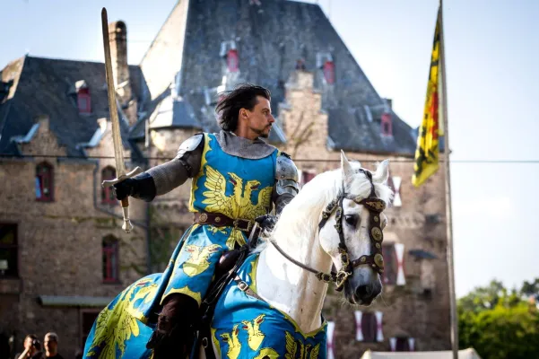 Bild: Ritterfestspiele auf Burg Satzvey an Pfingsten 2026