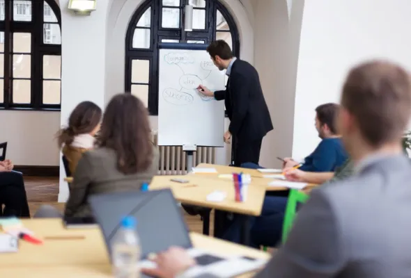Bild: Seminare zum Personalvertretungsrecht auch für Dienststellenleitungen, Personalverantwortliche, Vorgesetzte. 