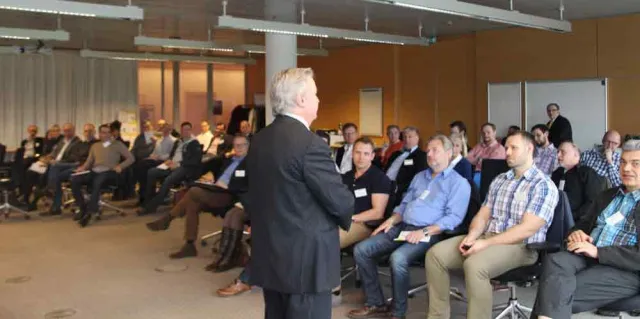 Bild: Produktivität gewinnt Werner Weidhüner begeistert 40 Dentallaborinhaber bei Schütz-Veranstaltung