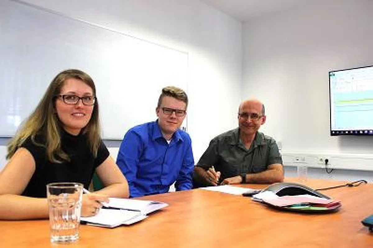 Der 17-jährige Dominic nahm einen Tag lang im imbus-Chefsessel Platz.