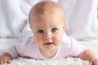 Bild: Kiss-Syndrom Baby
