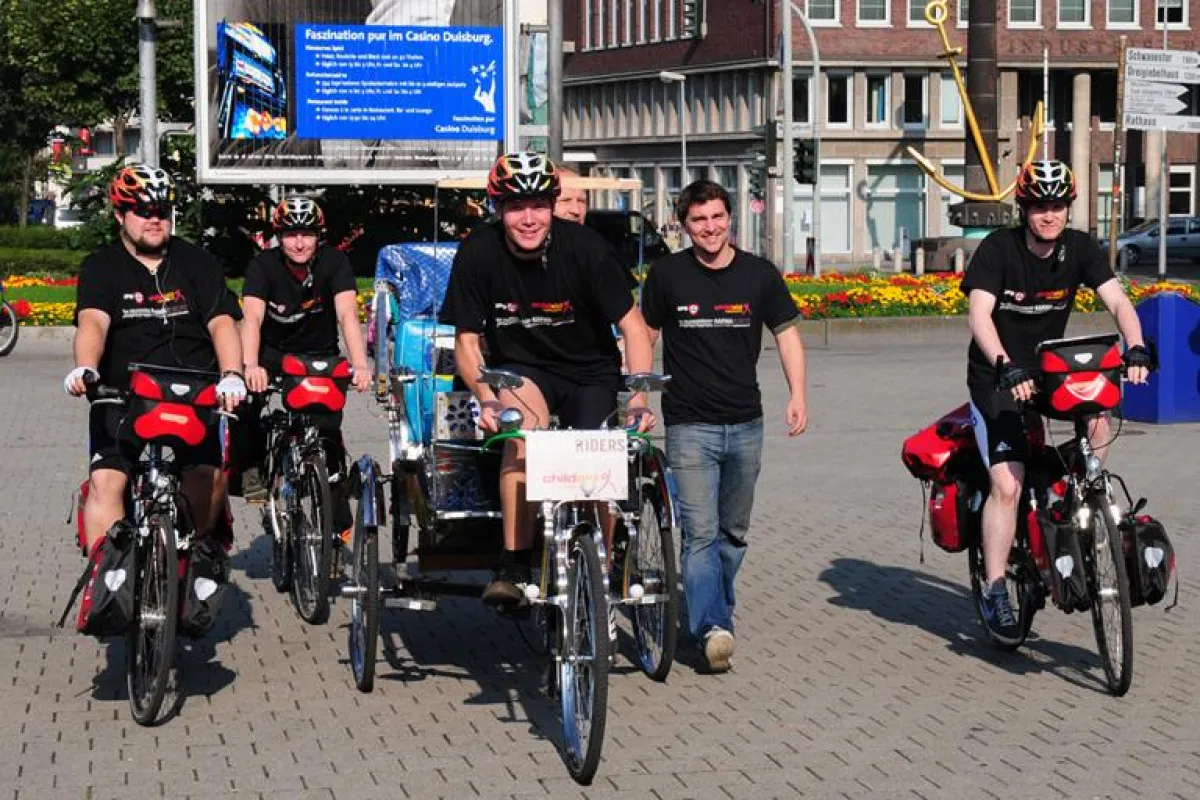 Motivierte Radler vor dem Start in Duisburg