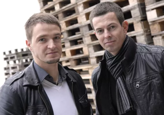 Bild: Faltkartons, Kleiderboxen, Kleberoller – ein Dorado für Verpacker und Versender