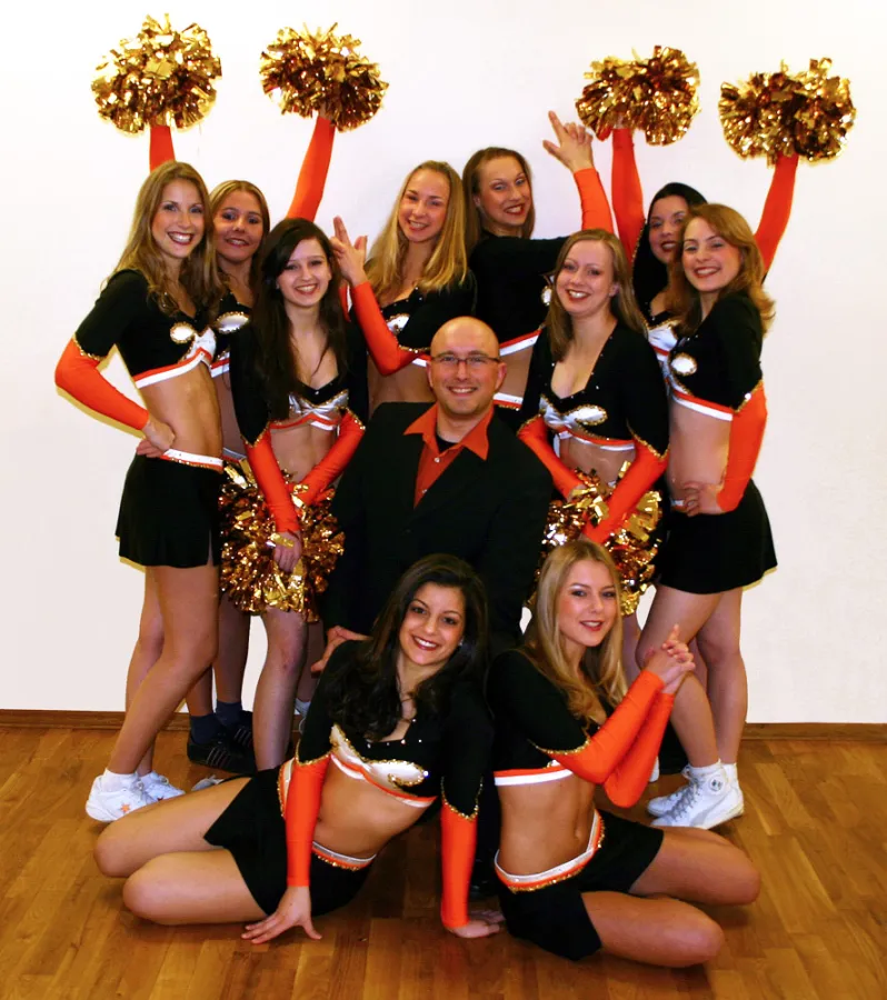 Sweetdevils Cheerleader und Holger Schmidt, Inhaber CCA