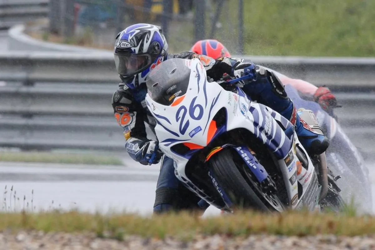 Didier Grams (D), Suzuki GSX-R 1000, betreut von Suzuki-Müller in Rückmarsdorf, hier beim Superbikerennen der IDM in Oschersleben. Foto: Hermann Rüger