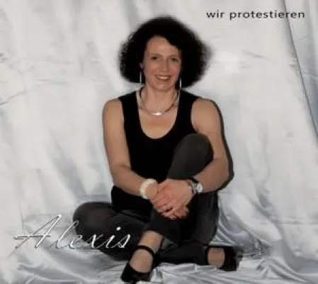 Ein echtes Familienprojekt. „Alexis“ und die Maxi Single CD „Wir protestieren“. Bild: Ein echtes Familienprojekt. „Alexis“ und die Maxi Single CD „Wir protestieren“.