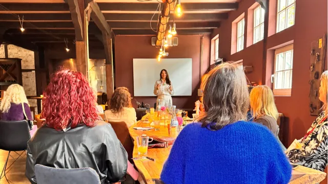 Bild: Von Standard zu Premium: Beate Glöser inspiriert beim ShInnovates Festival