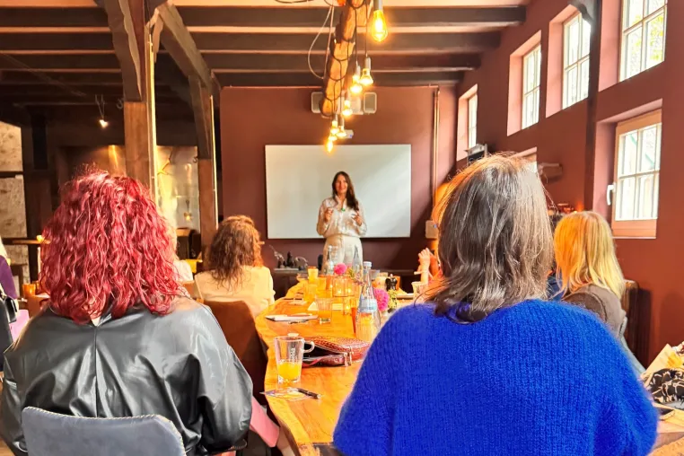 Von Standard zu Premium: Beate Glöser inspiriert beim ShInnovates Festival Bild: Von Standard zu Premium: Beate Glöser inspiriert beim ShInnovates Festival