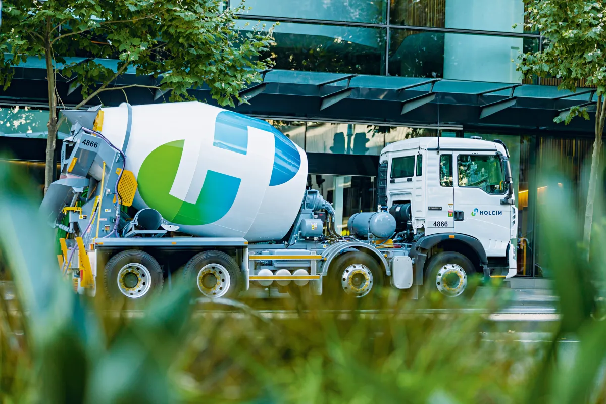 Der neue Markenauftritt wird in immer mehr Märkten global ausgerollt. (© Holcim Ltd. / Peter Schmidt Group)