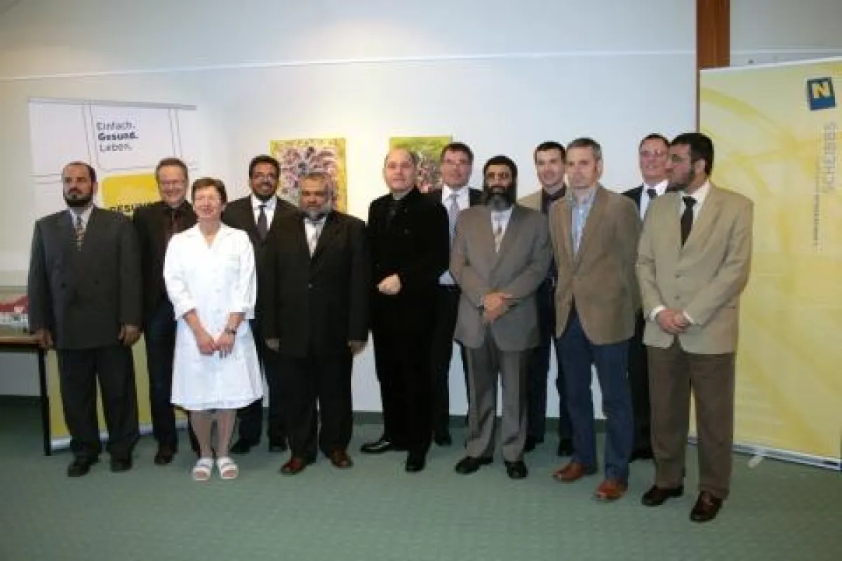 Die Delegation aus Saudi Arabien, Mag. Wolfgang Sobotka und kaufmännischer Leiter, Herr Helmut Krenn beim Besuch im Landesklinikum Scheibbs