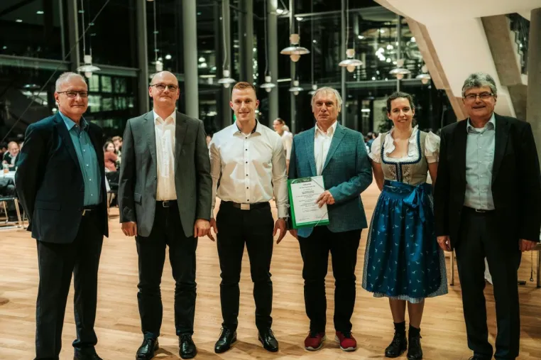 M. Eng. Matthias Solisch erhielt an der OTH Regensburg den IfKom-Preis 2024 Bild: M. Eng. Matthias Solisch erhielt an der OTH Regensburg den IfKom-Preis 2024