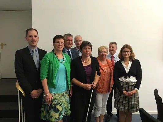 Bild: „Beteiligen Sie sich an der Online-Umfrage zu Qualität und Vergütung!“