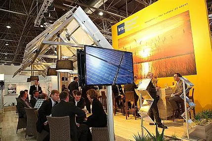 Bild: Stappert Spezial-Stahl Handel GmbH auf der Tube 2012: Großes Interesse an Edelstahl für Solaranlagen