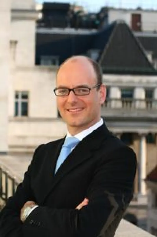 HHL-Absolvent Karsten Schröder (31) trotzt Finanzmarktkrise