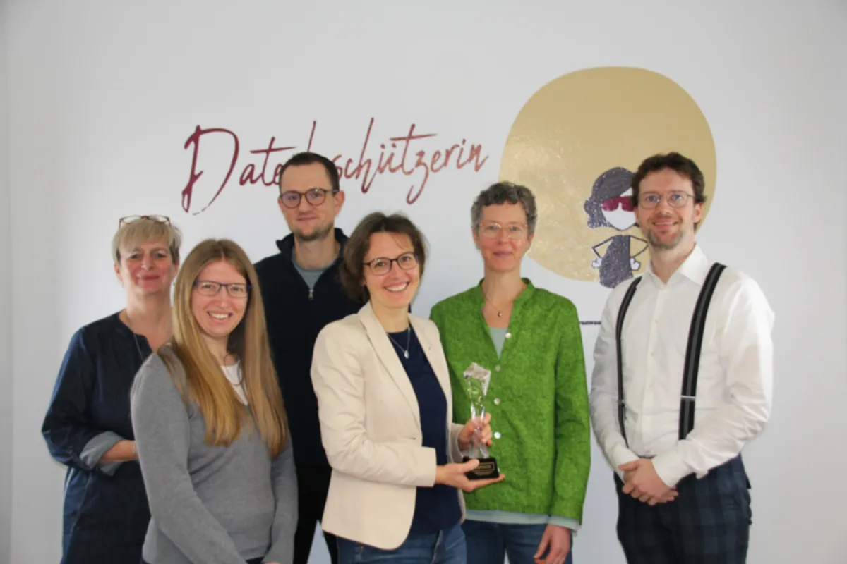 Freude über die Auszeichnung mit dem HIPE Award beim Team der Datenbeschützerin GmbH (© Datenbeschützerin GmbH)