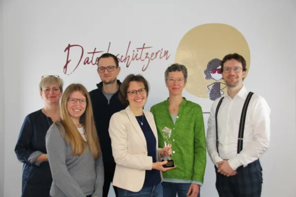 Bild: Datenbeschützerin Regina Stoiber GmbH erhält den HIPE Award 2021