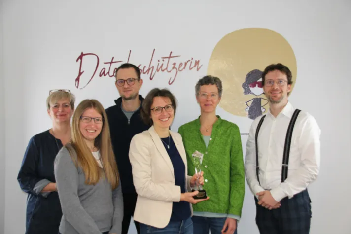 Bild: Datenbeschützerin Regina Stoiber GmbH erhält den HIPE Award 2021